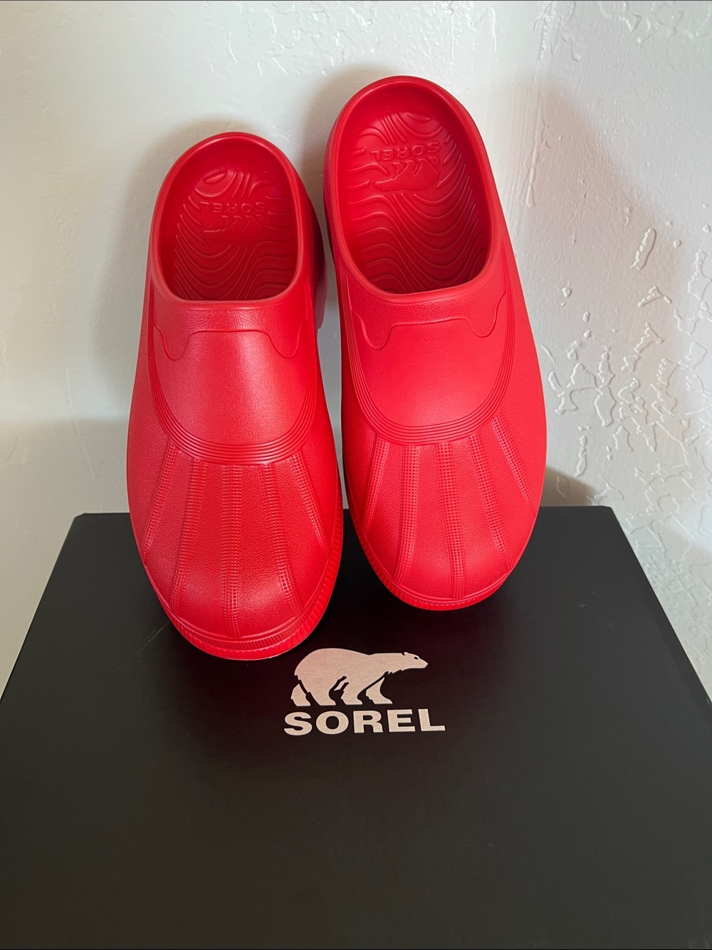 Sorel Womens Caribou Clog Mule in Bright Red